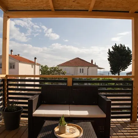 キャンプ場 Mobile Lana *