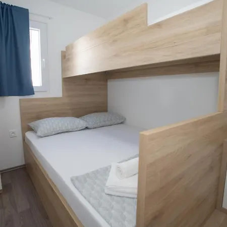 キャンプ場 Mobile Lana