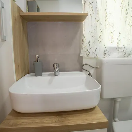 キャンプ場 Mobile Lana ムルテル