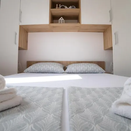 אתר קמפינג Mobile Lana מורטר