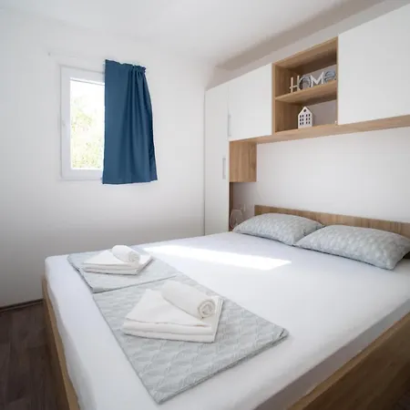 אתר קמפינג Mobile Lana מורטר